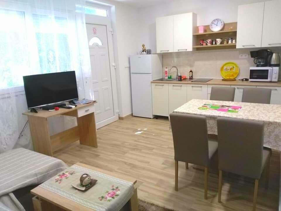 Apartmani Ruzmarin - Seget Donji, Trogir Ngoại thất bức ảnh